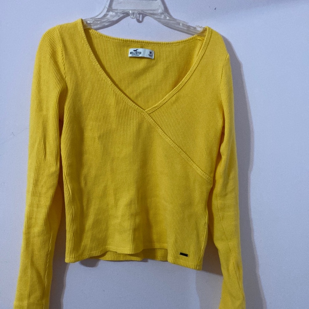 Hollister top- like new